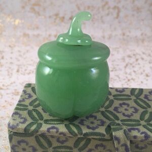 Chinese Peking Glass Green Snuff Bottle